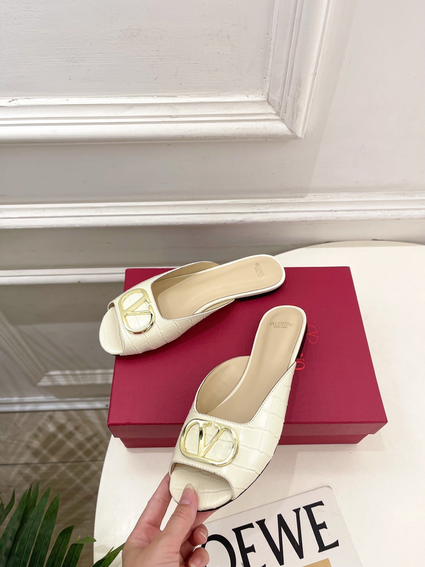Vlogo Slides Cream Croc-Embossed Leather 746266
