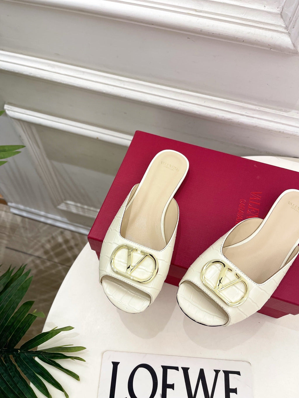 Vlogo Slides Cream Croc-Embossed Leather 746266