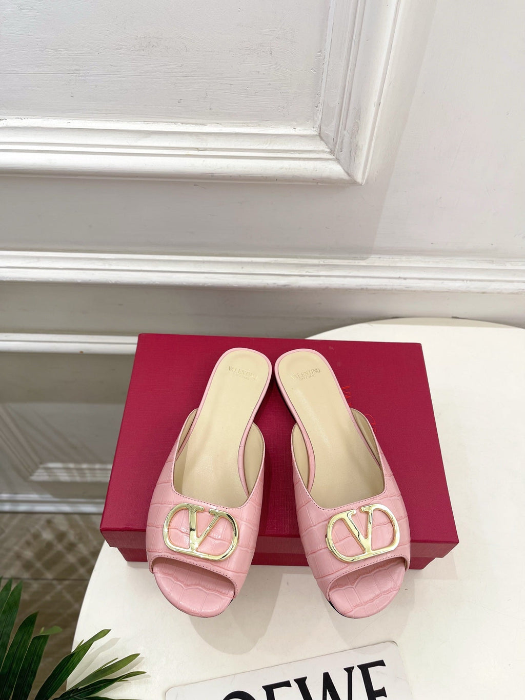 Vlogo Slides Pink Croc-Embossed Leather 746267