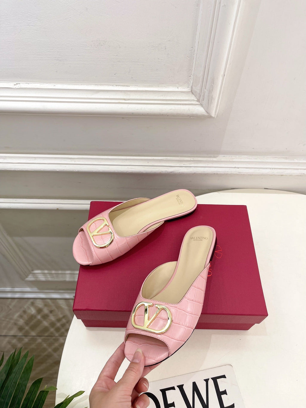 Vlogo Slides Pink Croc-Embossed Leather 746267