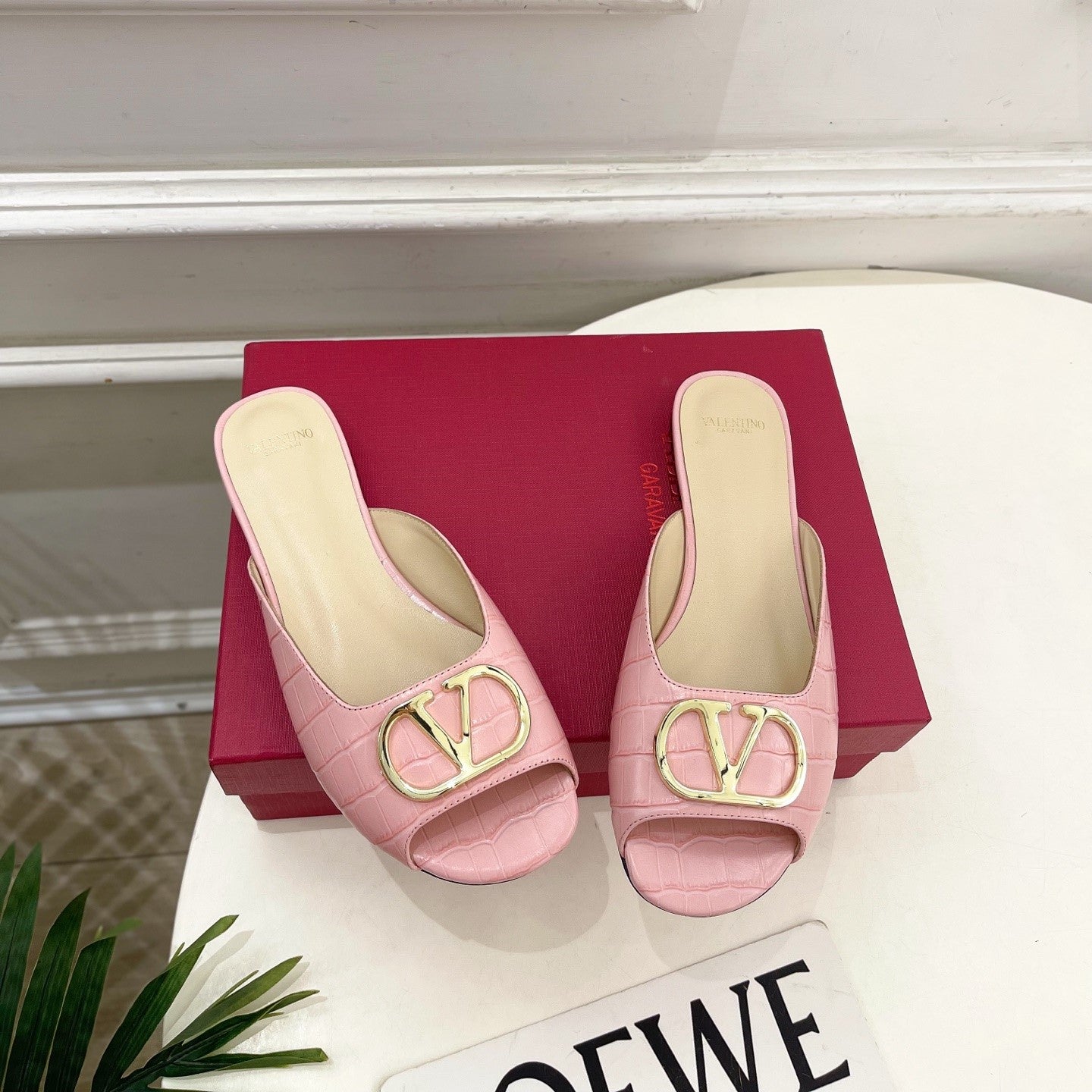 Vlogo Slides Pink Croc-Embossed Leather 746267
