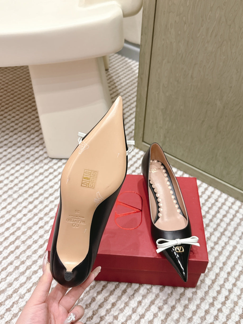 VT 26s Pump 45 Black Genuine Leather 612251
