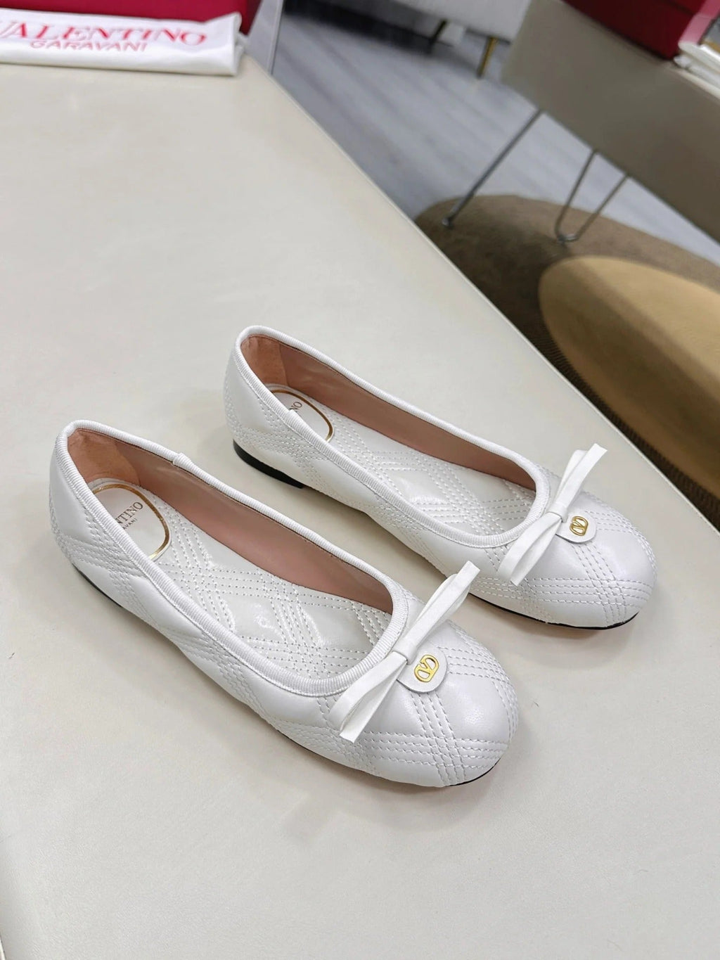 VLTN CLASSIC BALLET FLATS 25S IN WHITE CALFSKIN WITH BOW