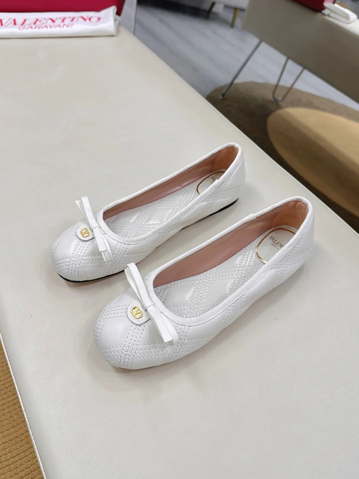 VLTN CLASSIC BALLET FLATS 25S IN WHITE CALFSKIN WITH BOW